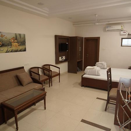 Narmada Vatika Hotell Jabalpur Eksteriør bilde