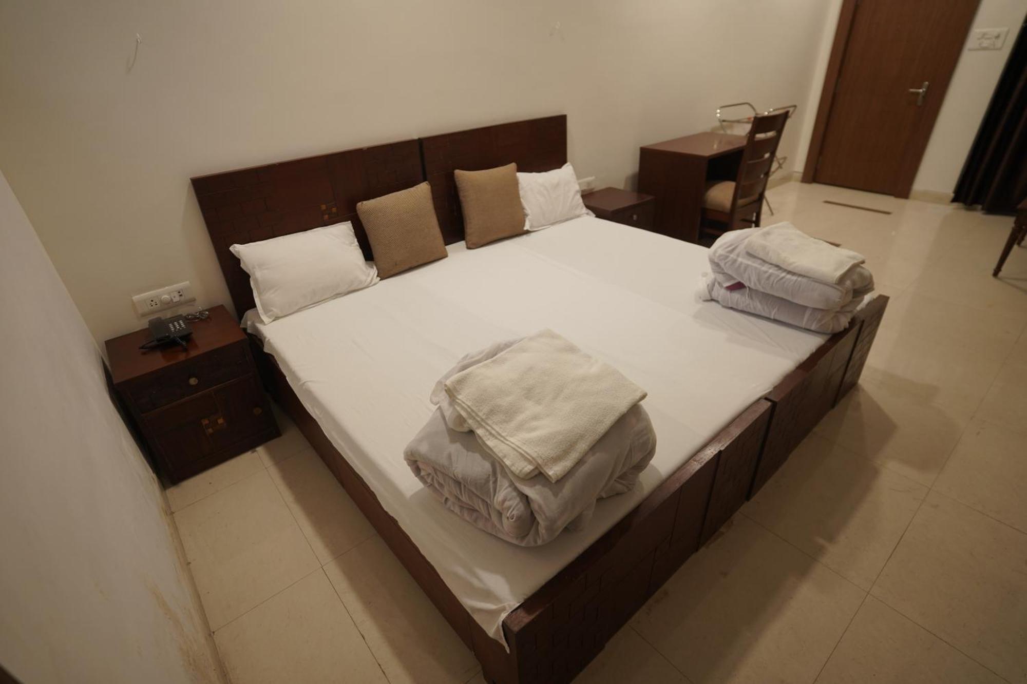 Narmada Vatika Hotell Jabalpur Eksteriør bilde