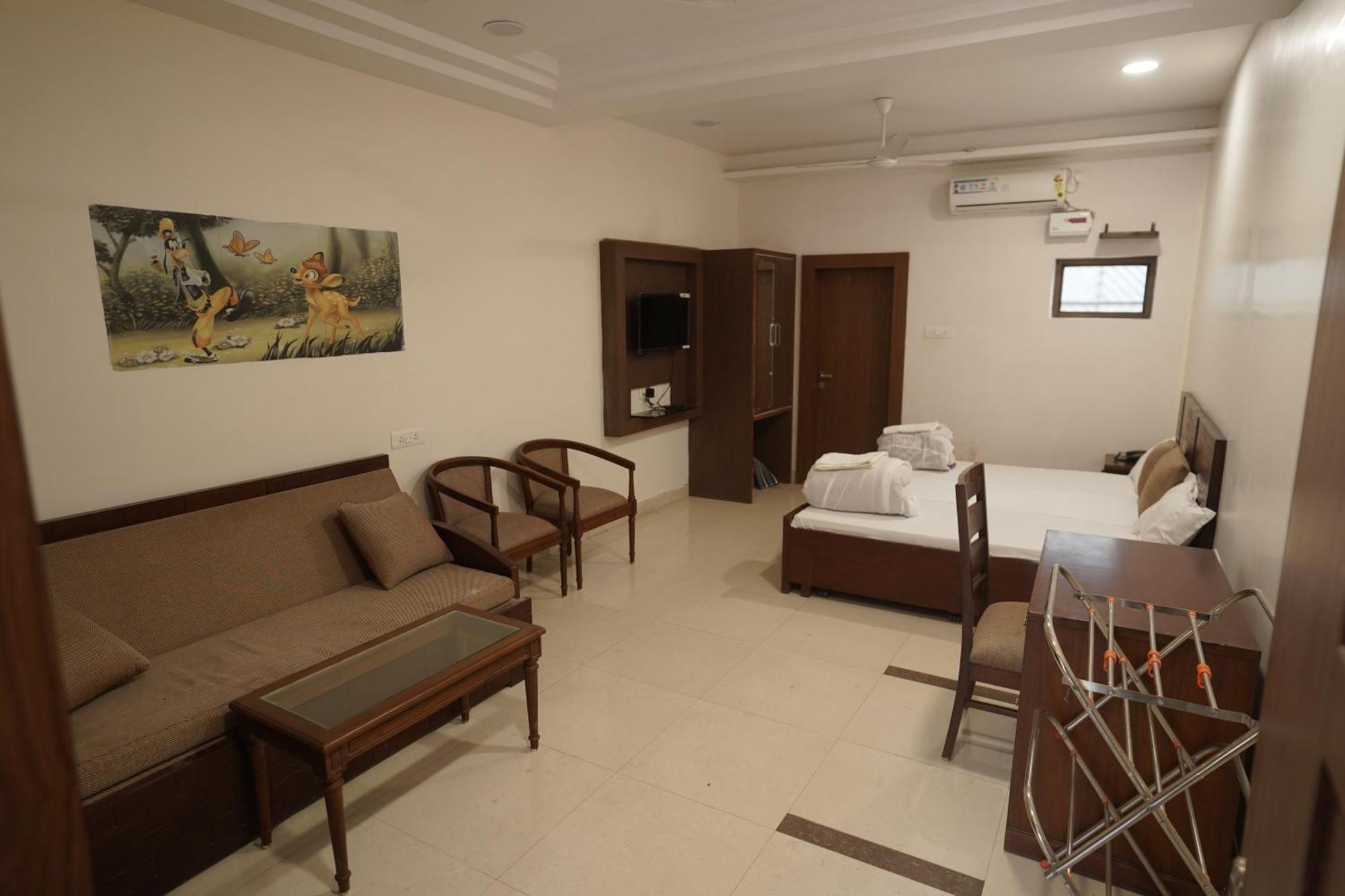 Narmada Vatika Hotell Jabalpur Eksteriør bilde