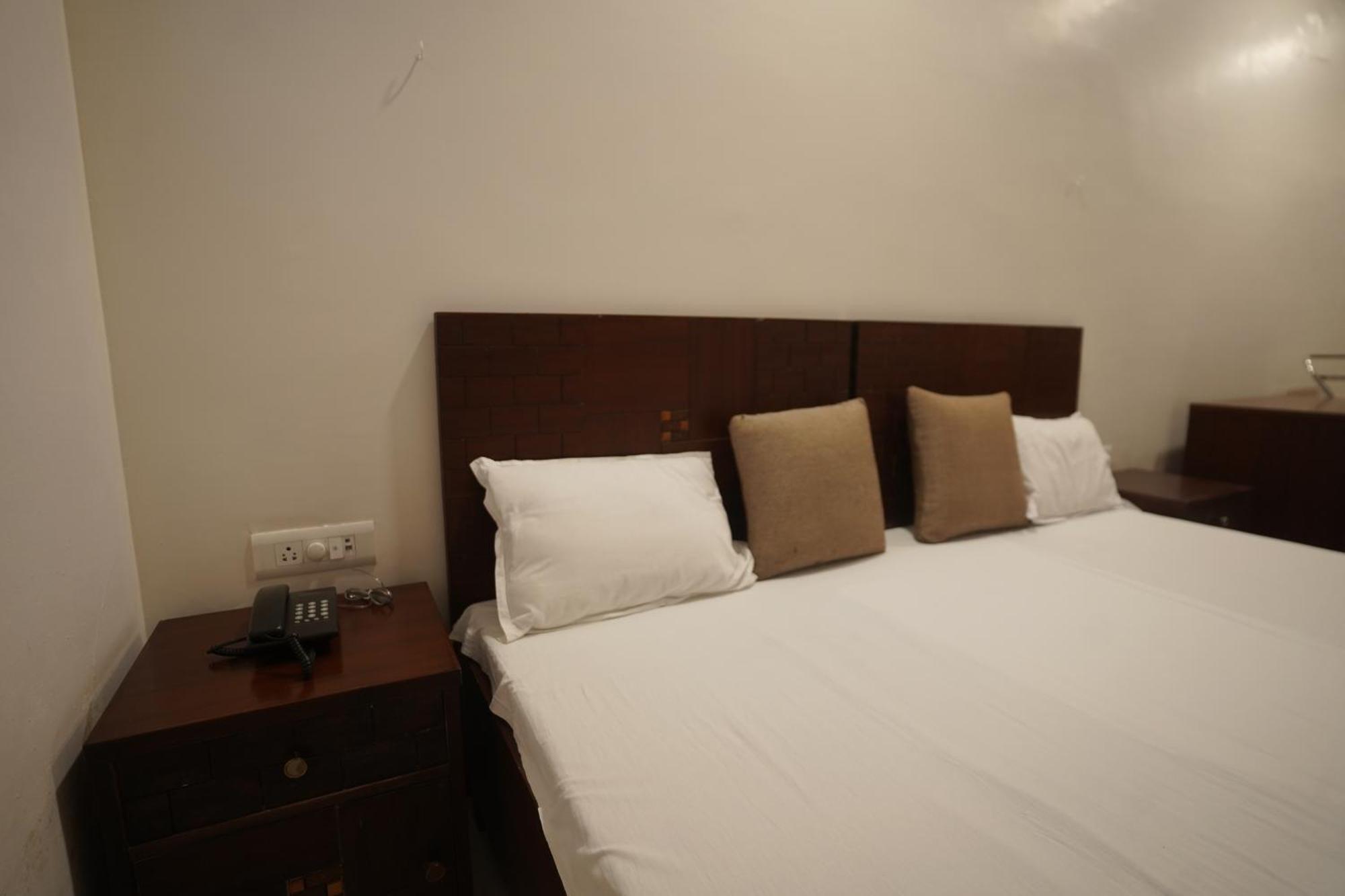 Narmada Vatika Hotell Jabalpur Eksteriør bilde